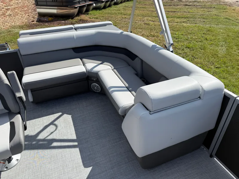 Slide: The Image of Princecraft Vectra 21 Cruise Lounge Pontoon & Mercury 4-Stroke EFI 2026 - 8