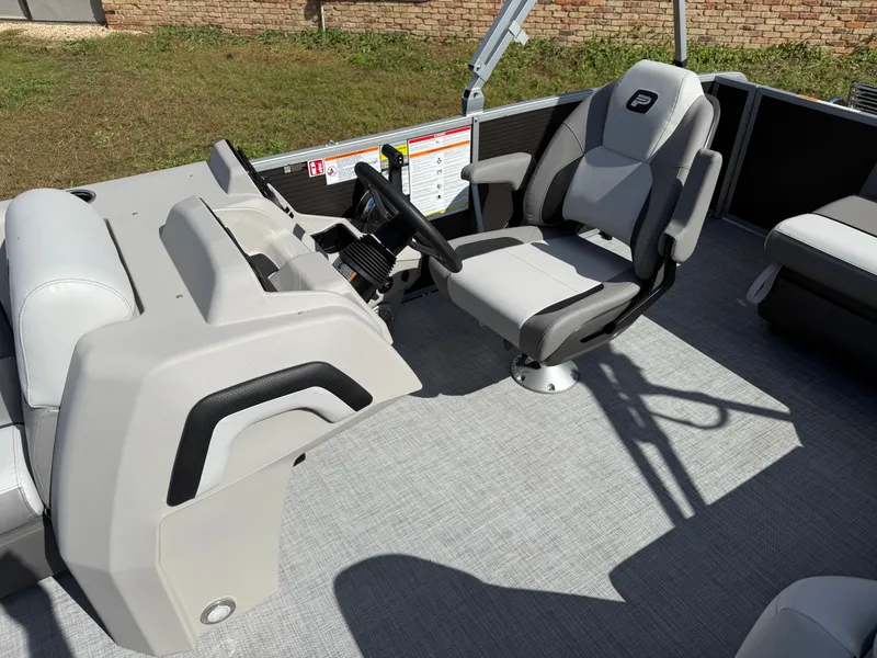 Slide: The Image of Princecraft Vectra 21 Cruise Lounge Pontoon & Mercury 4-Stroke EFI 2026 - 9