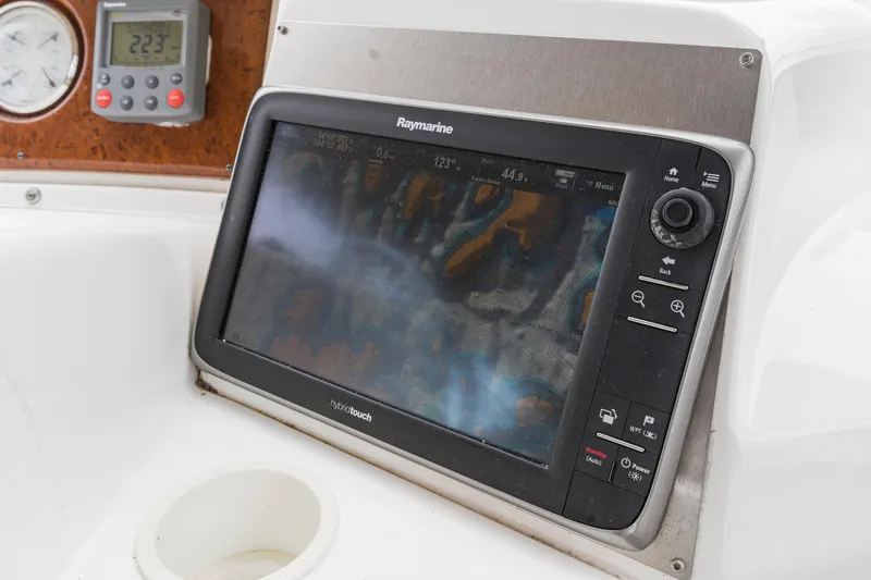 Slide: The Image of Raymarine navigation system on 2005 Silverton 34 Convertible boat dashboard. - 20