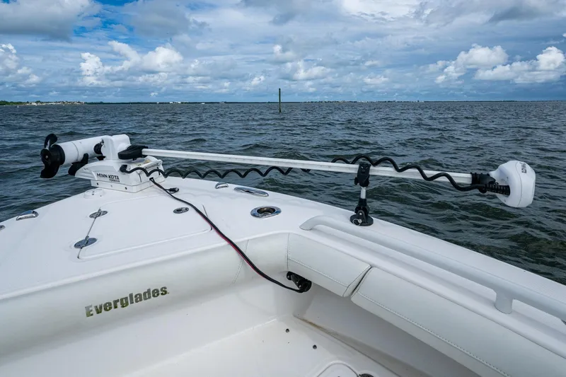 Slide: The Image of 2021 Everglades 253 Center Console boat on open water, featuring Minn Kota trolling motor. - 15