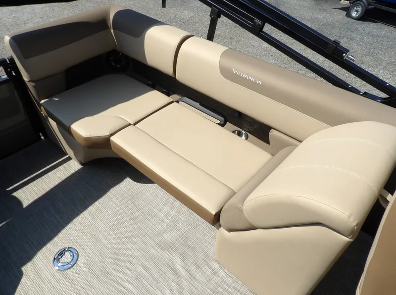 Slide: The Image of Veranda VR235RC XL 2026 - 11