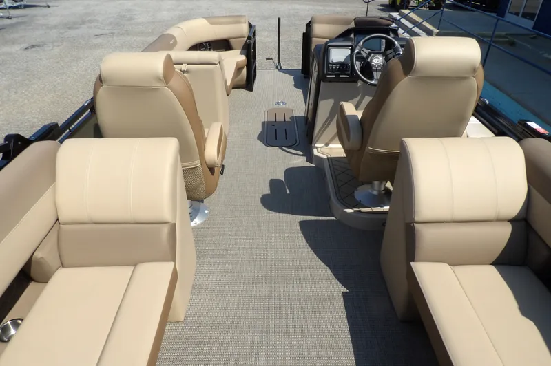 Slide: The Image of Veranda VR235RC XL 2026 - 12