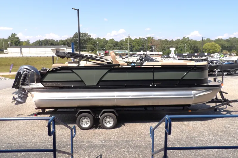 Slide: The Image of Veranda VR235RC XL 2026 - 4