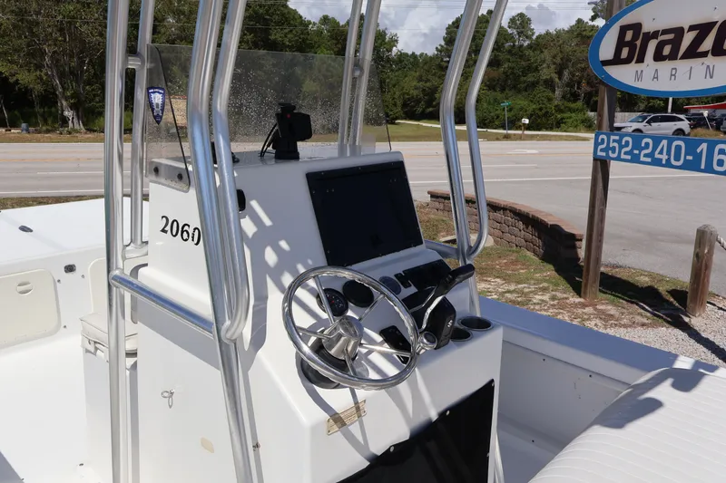 Slide: The Image of KenCraft 2060 BAY RIDER w/ 2024 SUZUKI DF115BTXW5 2008 - 5