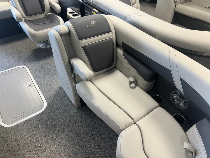 Slide: The Image of Barletta Cabrio 20UC 2025 - 12