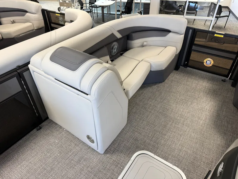 Slide: The Image of Barletta Cabrio 20UC 2025 - 9