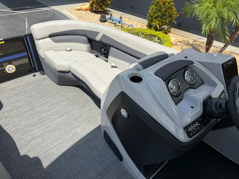 Slide: The Image of Barletta Cabrio 22UC 2025 - 10