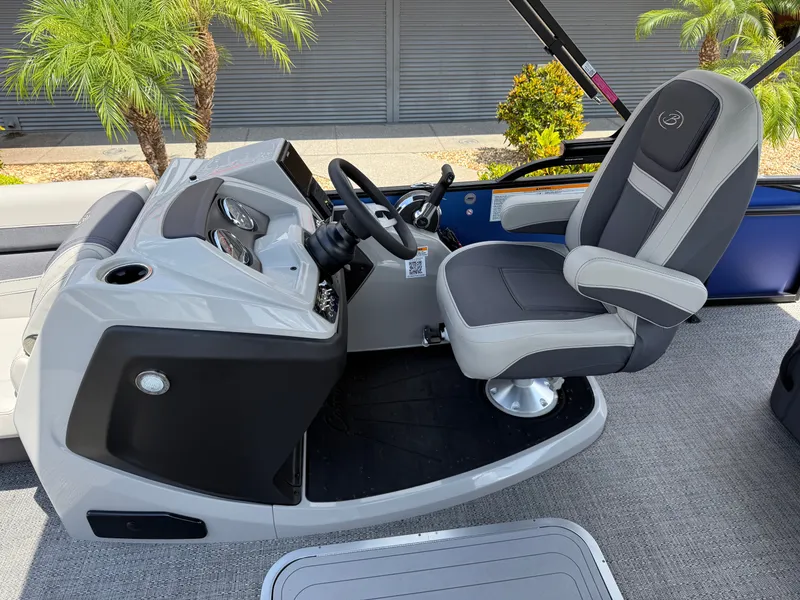 Slide: The Image of Barletta Cabrio 22UC 2025 - 11