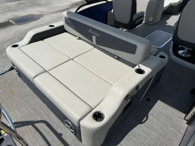 Slide: The Image of Barletta Cabrio 22UC 2025 - 15