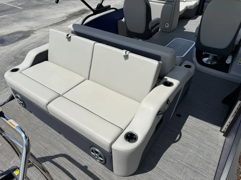 Slide: The Image of Barletta Cabrio 22UC 2025 - 18