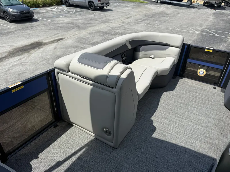 Slide: The Image of Barletta Cabrio 22UC 2025 - 9