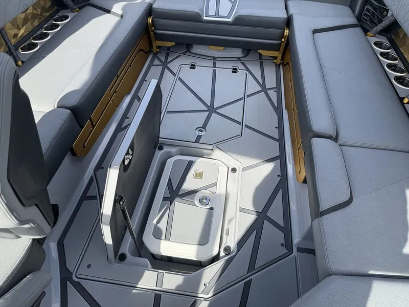 Slide: The Image of Nautique Super Air Nautique G25 Paragon 2026 - 17