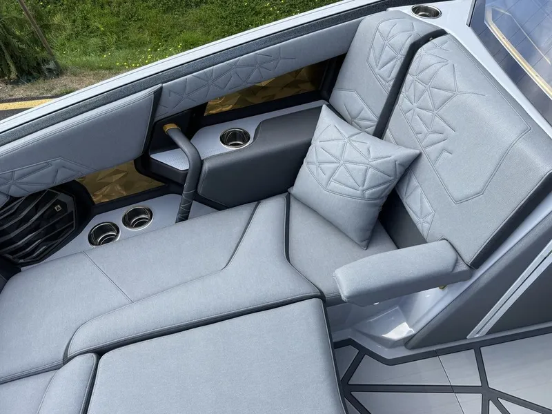 Slide: The Image of Nautique Super Air Nautique G25 Paragon 2026 - 5