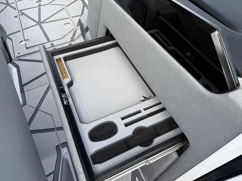 Slide: The Image of Nautique Super Air Nautique G25 Paragon 2026 - 6