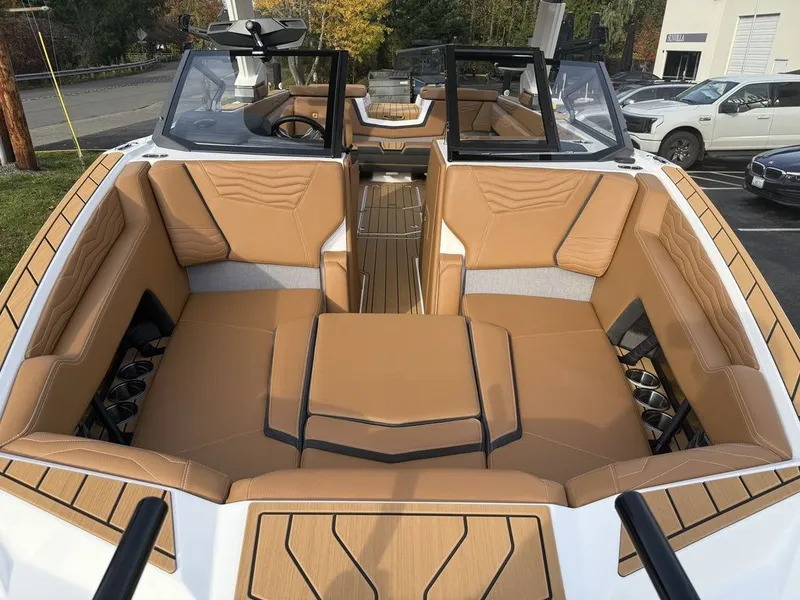 Slide: The Image of Nautique Super Air Nautique G25 2026 - 12