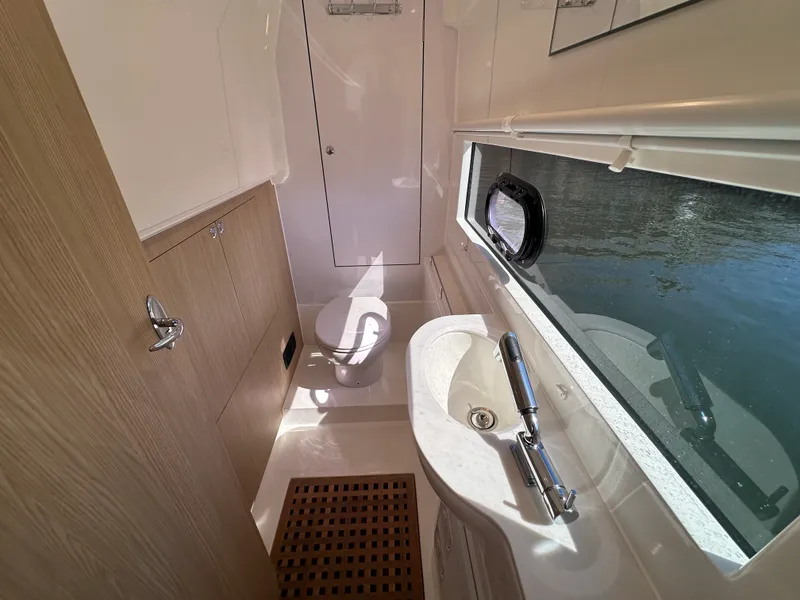 Slide: The Image of Aquila 36 Sport 2024 - 82