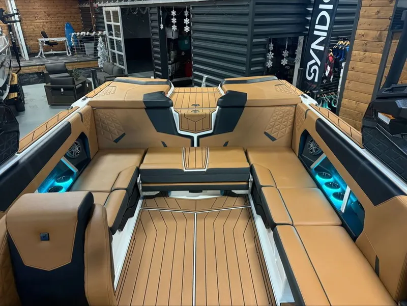 Slide: The Image of Nautique Super Air Nautique GS22 2026 - 9