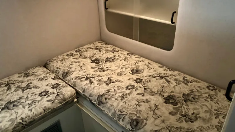 Slide: The Image of Chris-Craft 41 Amerosport 1988 - 12