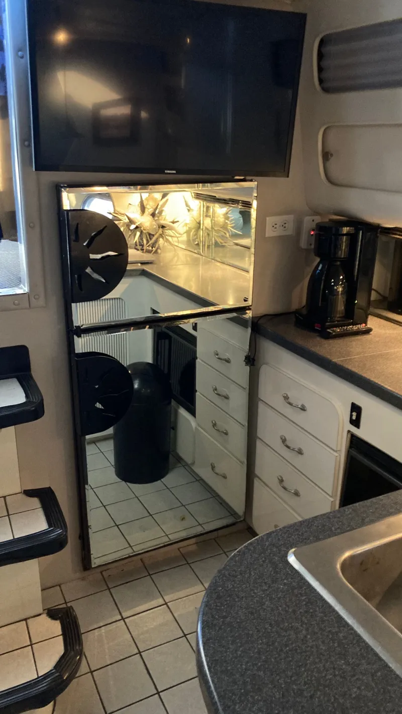 Slide: The Image of Chris-Craft 41 Amerosport 1988 - 22