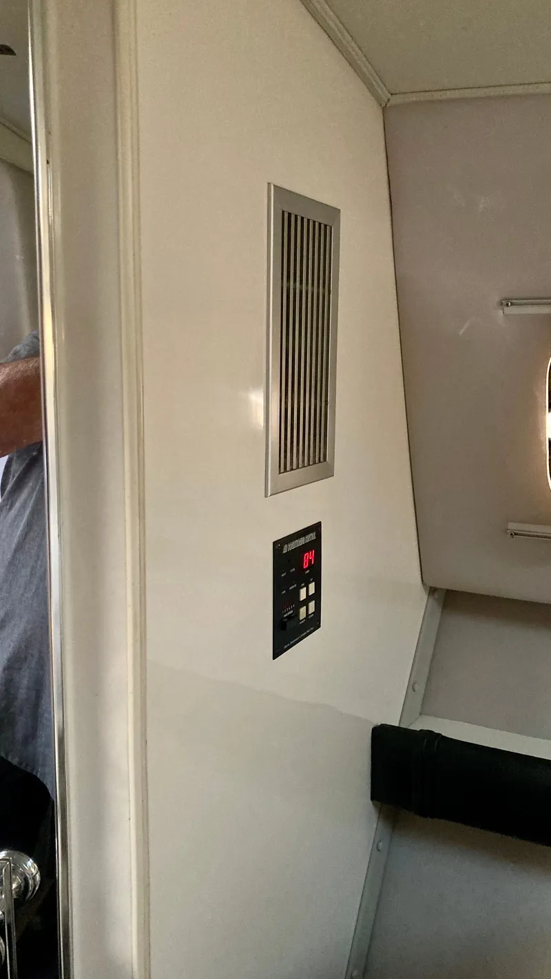 Slide: The Image of Chris-Craft 41 Amerosport 1988 - 9