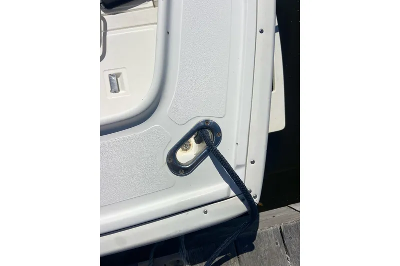 Slide: The Image of 1987 Luhrs 30 Alura Classic boat detail with dock line secured. - 32