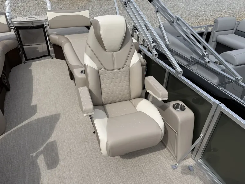Slide: The Image of Avalon LSZ Quad Lounge - 25' 2026 - 6