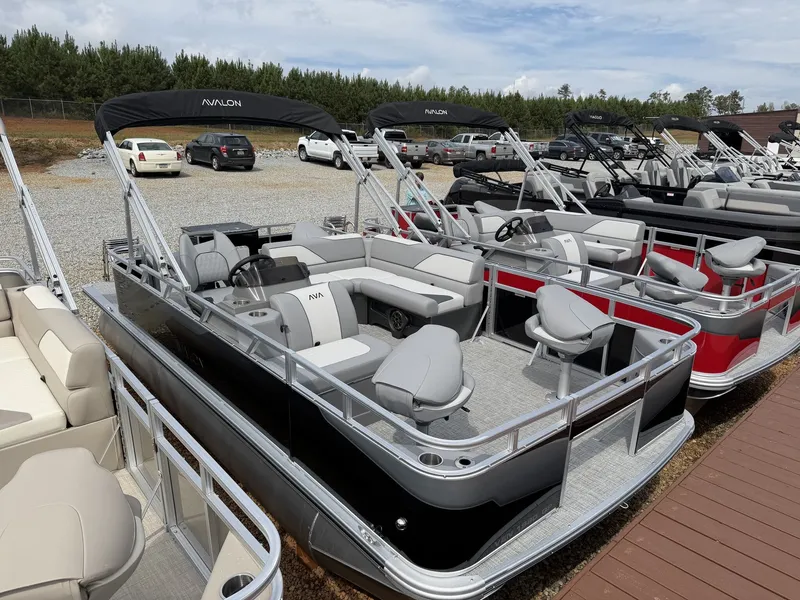 The Image of Avalon Venture 19 QUAD FISH-90HP 2026 - 1