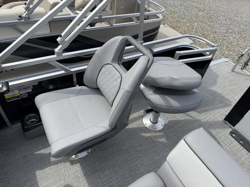 Slide: The Image of Avalon Venture 19 QUAD FISH-90HP 2026 - 3