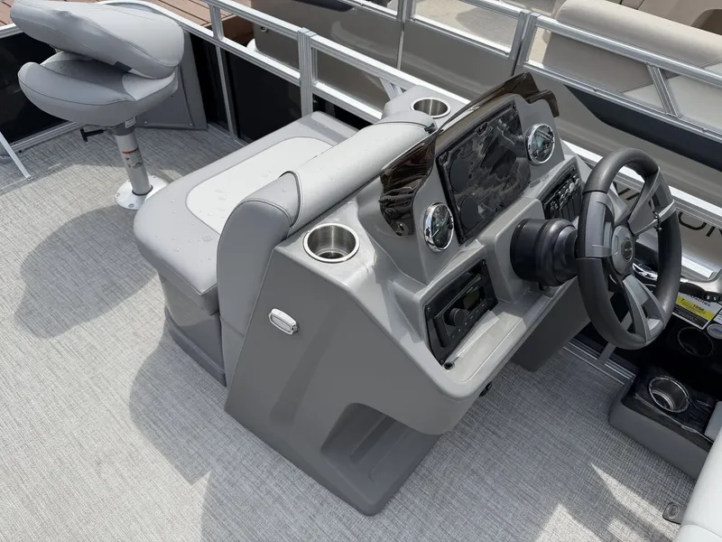 Slide: The Image of Avalon Venture 19 QUAD FISH-90HP 2026 - 5