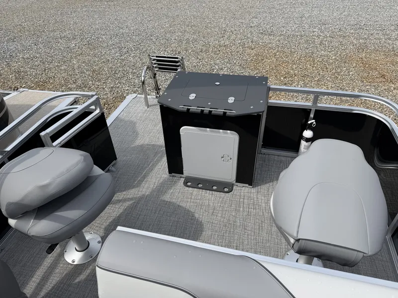 Slide: The Image of Avalon Venture 19 QUAD FISH-90HP 2026 - 4