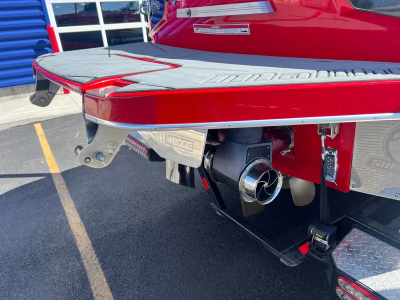 Slide: The Image of Malibu M240 2021 - 10