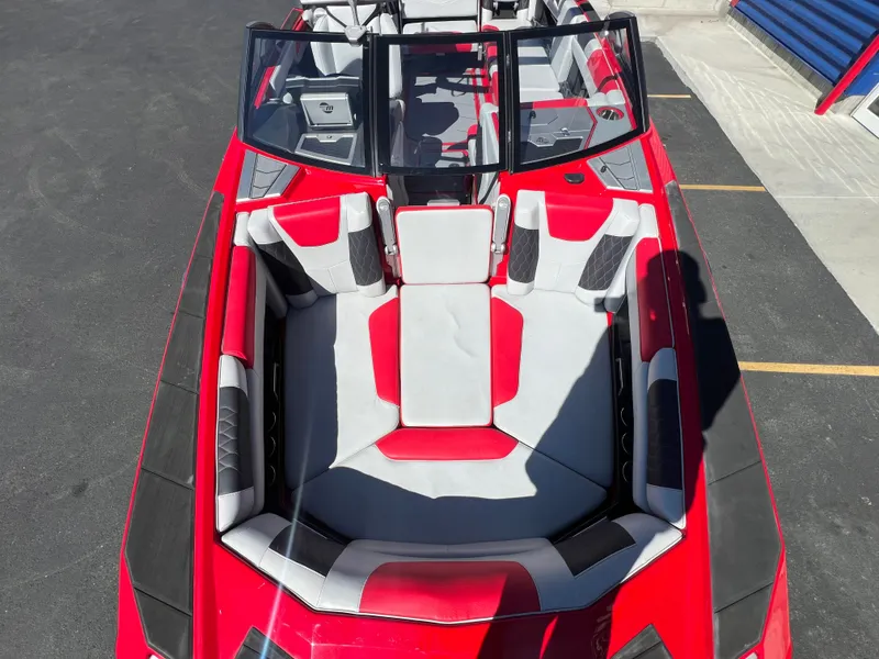 Slide: The Image of Malibu M240 2021 - 19