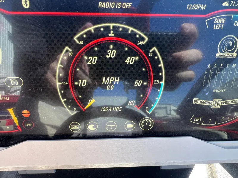 Slide: The Image of Malibu M240 2021 - 21