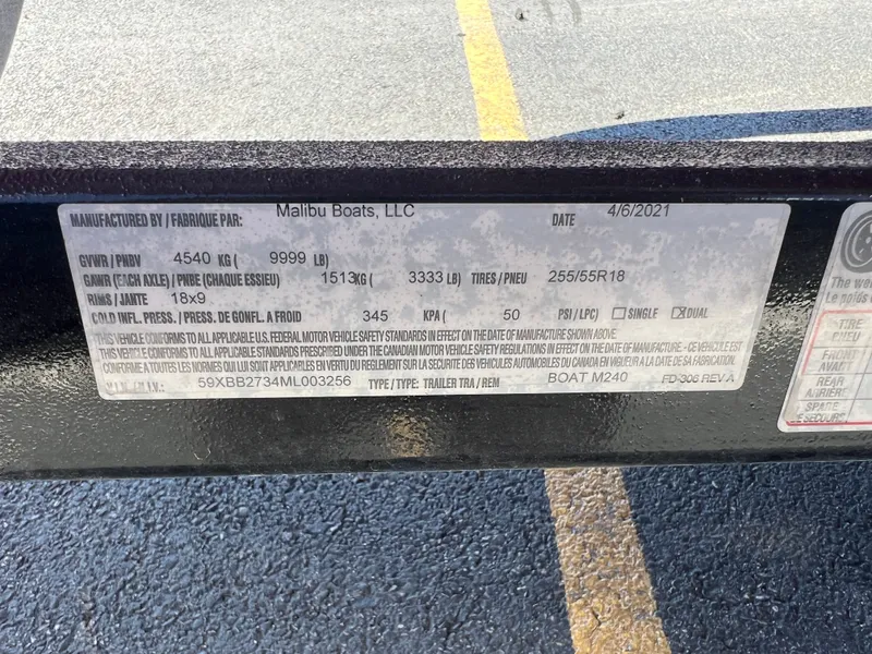 Slide: The Image of Malibu M240 2021 - 23