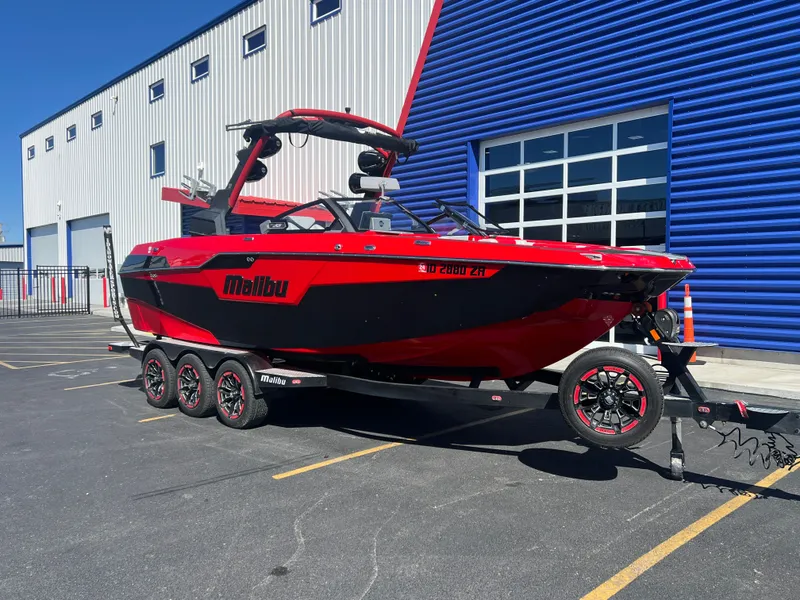 Slide: The Image of Malibu M240 2021 - 3