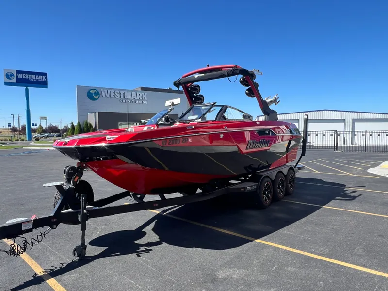 Slide: The Image of Malibu M240 2021 - 5