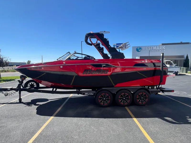 Slide: The Image of Malibu M240 2021 - 6