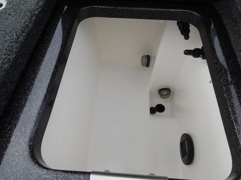 Slide: The Image of Caymas CX 21 PRO 2026 - 16