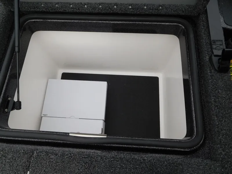 Slide: The Image of Caymas CX 21 PRO 2026 - 17