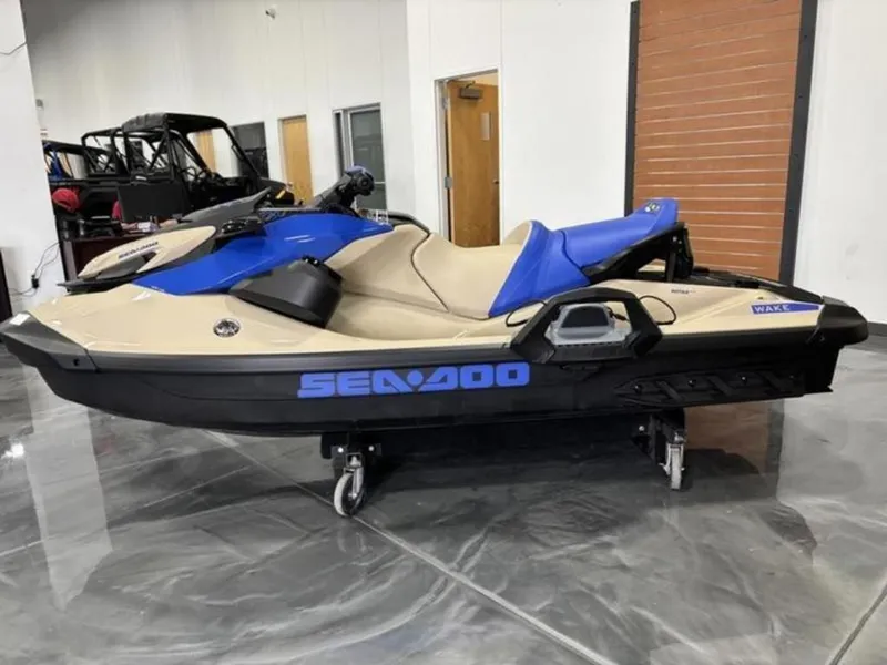 Slide: The Image of Sea-Doo Wake 170 2026 - 4