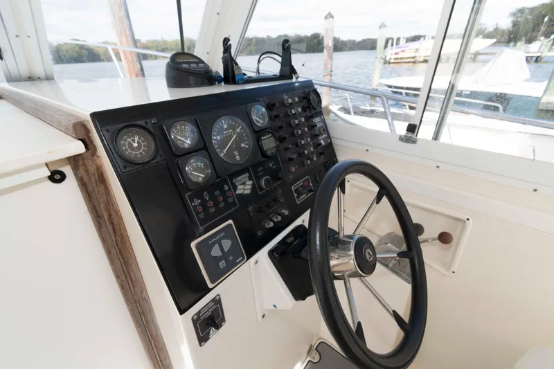Slide: The Image of 1995 Albin 28 Tournament Express helm with steering wheel and control panel. - 16