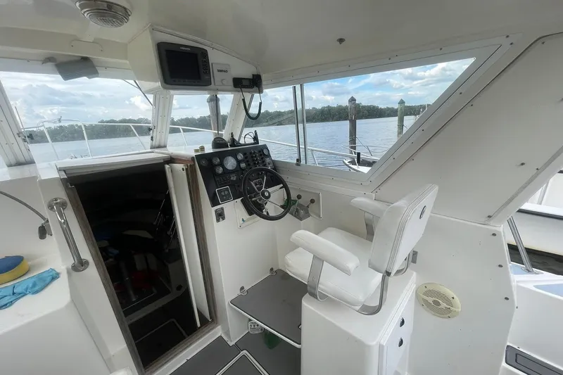 Slide: The Image of 1995 Albin 28 boat docked at a marina, featuring spacious deck and seating area. - 4