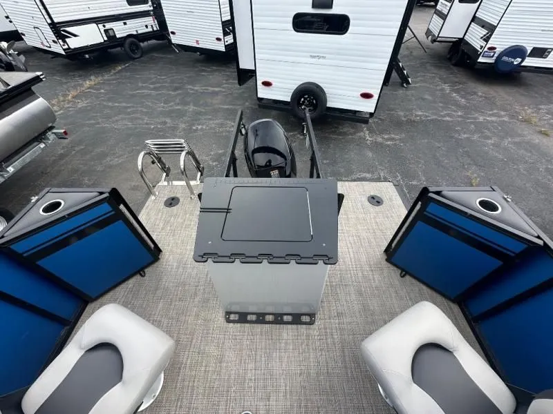 Slide: The Image of Lago Series 20R 2022 - 10