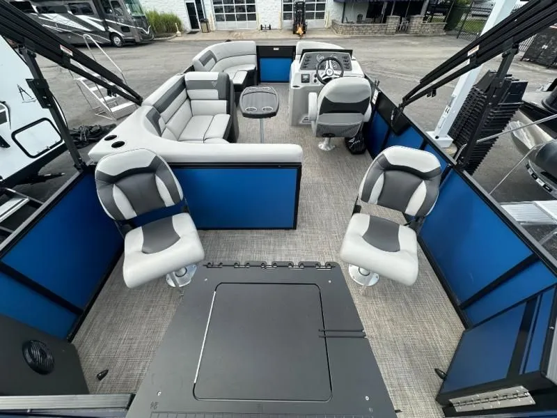 Slide: The Image of Lago Series 20R 2022 - 11