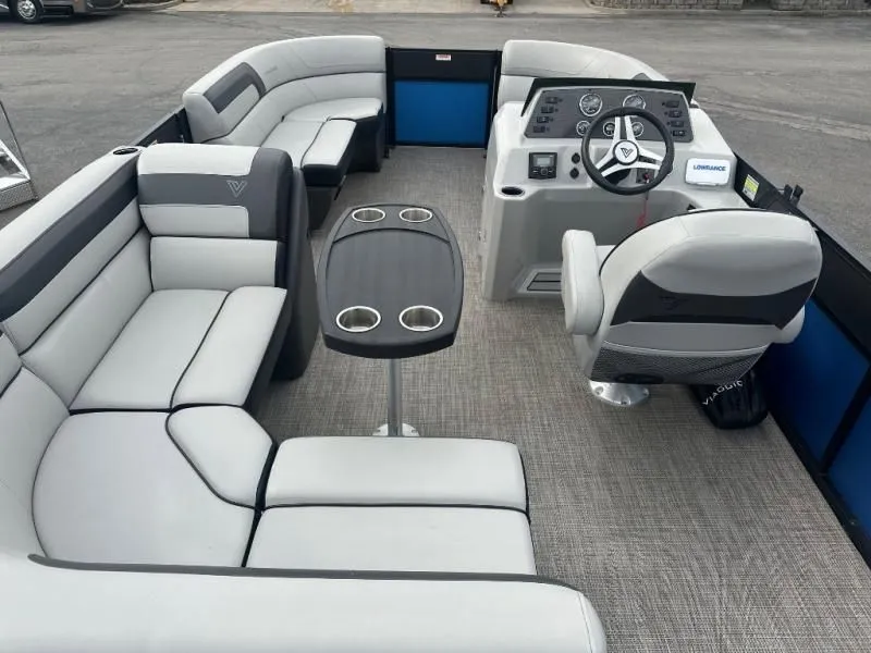 Slide: The Image of Lago Series 20R 2022 - 13