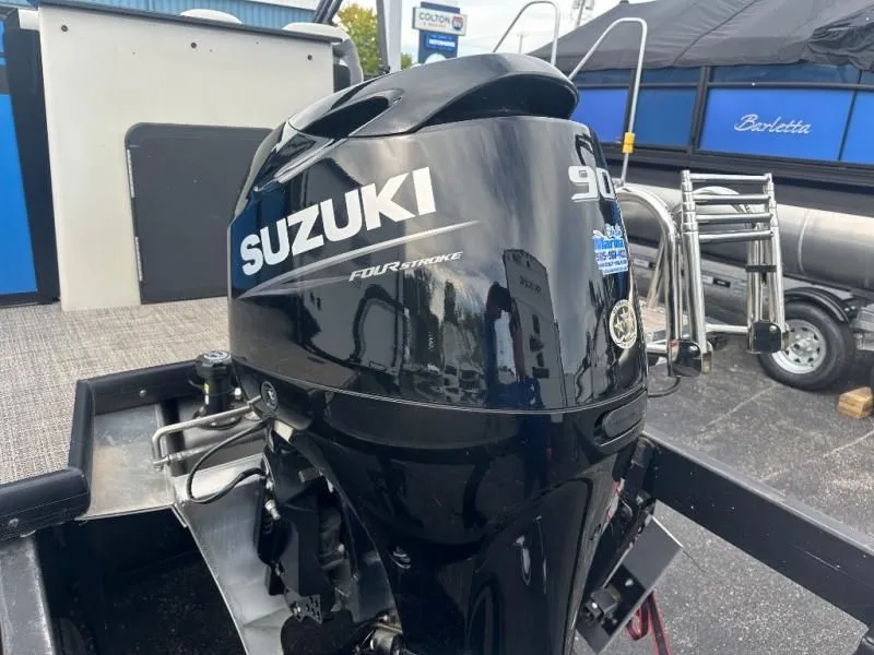 Slide: The Image of Lago Series 20R 2022 - 16