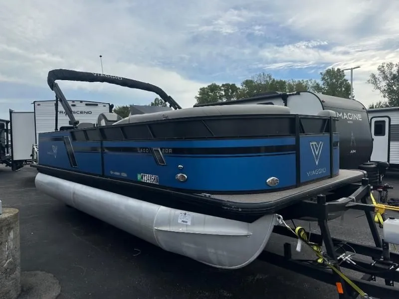 Slide: The Image of Lago Series 20R 2022 - 4