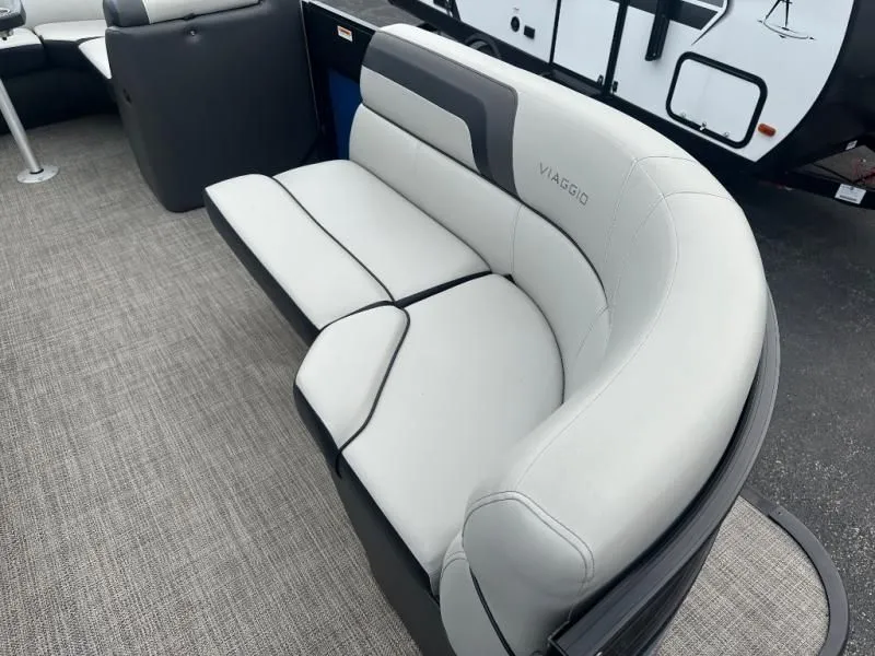 Slide: The Image of Lago Series 20R 2022 - 7