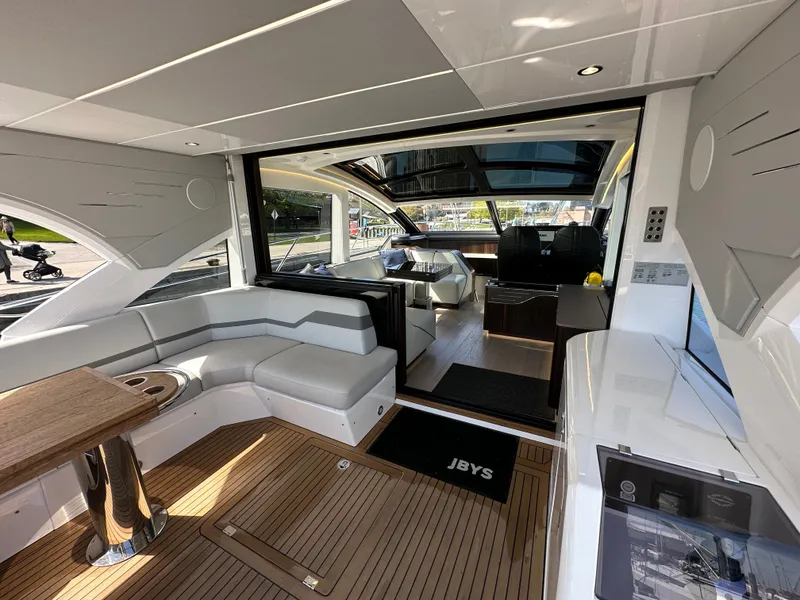 Slide: The Image of Sunseeker Predator 60 EVO 2021 - 32