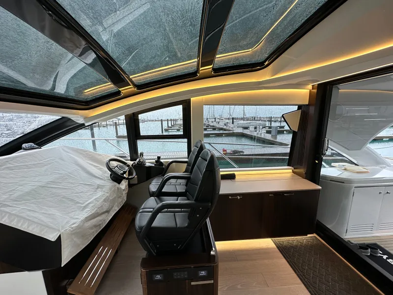 Slide: The Image of Sunseeker Predator 60 EVO 2021 - 8